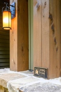 Wood pillar with Living Stone plack