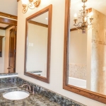 Skytop Farms Mountain Lodge bathroom